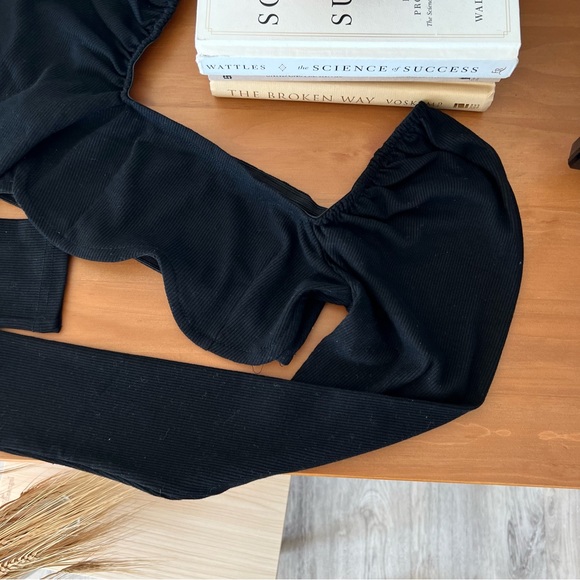 RIBBED LONG SLEEVE FITTED CROP TOP - Picture 4 of 4